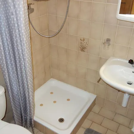 Combyre Comfortable & Center Apartements شقة *